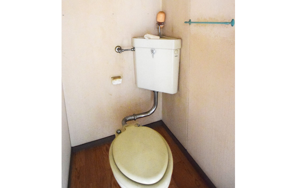 リノベーション事例　施工前　トイレ