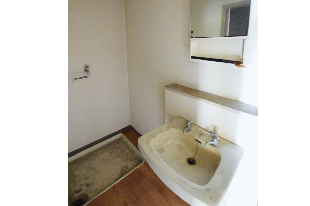 リノベーション事例　施工前　洗面所