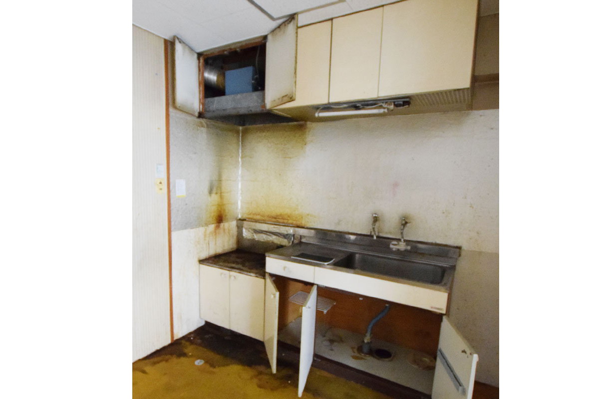 リノベーション事例　施工前　キッチン